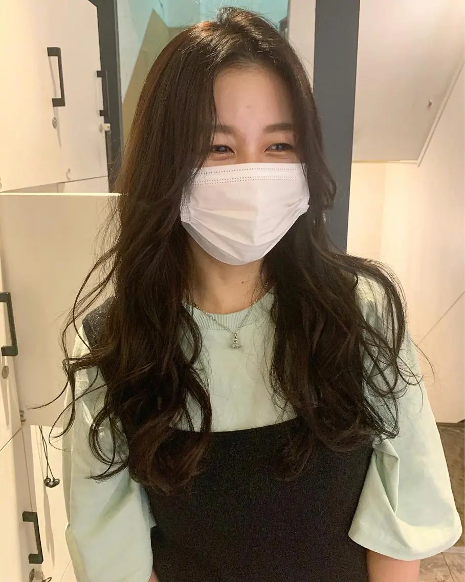 ロング カラー パーマ ヘアアレンジ メンズ キッズ ネイル マツエク・マツパ 顔まわりレイヤー レイヤーカット ロング ロングネイル ウルフレイヤーカット /チヒロのヘアスタイル