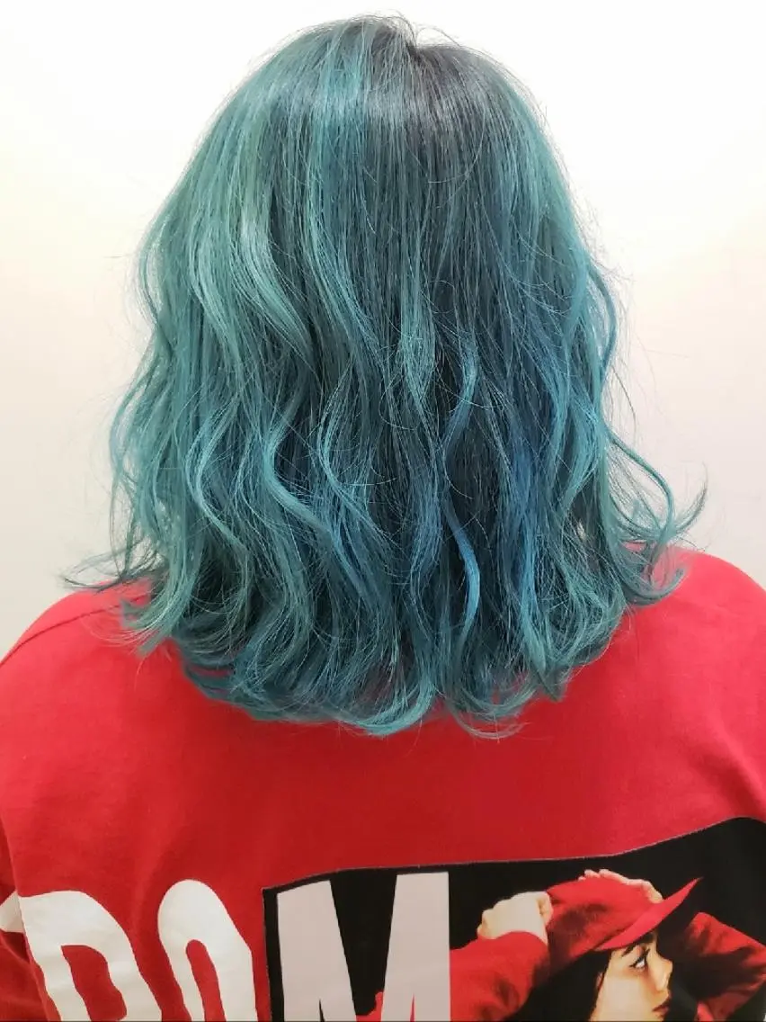 セミロング カラー ヘアアレンジ ブルーカラー 成瀬 弘光のヘアスタイル
