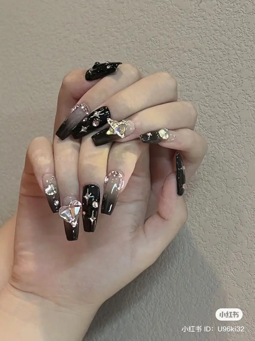 ネイル ハンドネイル H-nail ロング/3D/Y2Kのネイルデザイン
