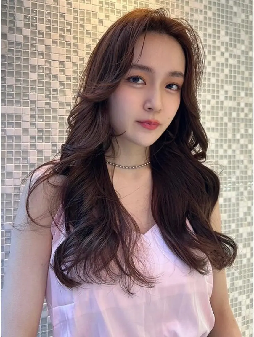 ロング 顔まわりレイヤー 髪質改善 韓国風ヘア レイヤーカット 似合わせカット カット ヘアカラー 髪質改善🇰🇷レイ ヤーカット/艶透明髪のヘアスタイル