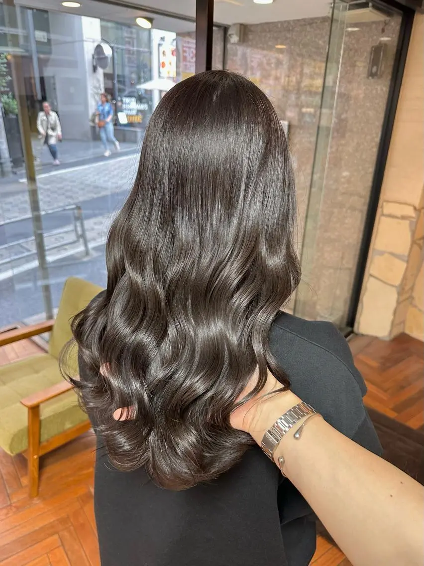 セミロング カラー ブリーチ グレージュ ブリーチなしカラー 矢野 晃平のヘアスタイル