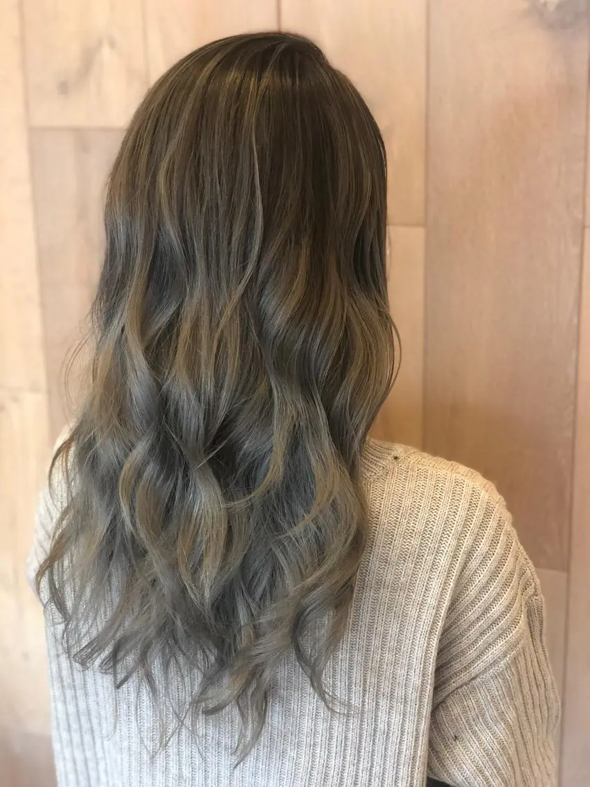 ロング カラー ブリーチ グラデーションカラー ハイライトカラー ハイライト 佐伯 凌太郎のヘアスタイル