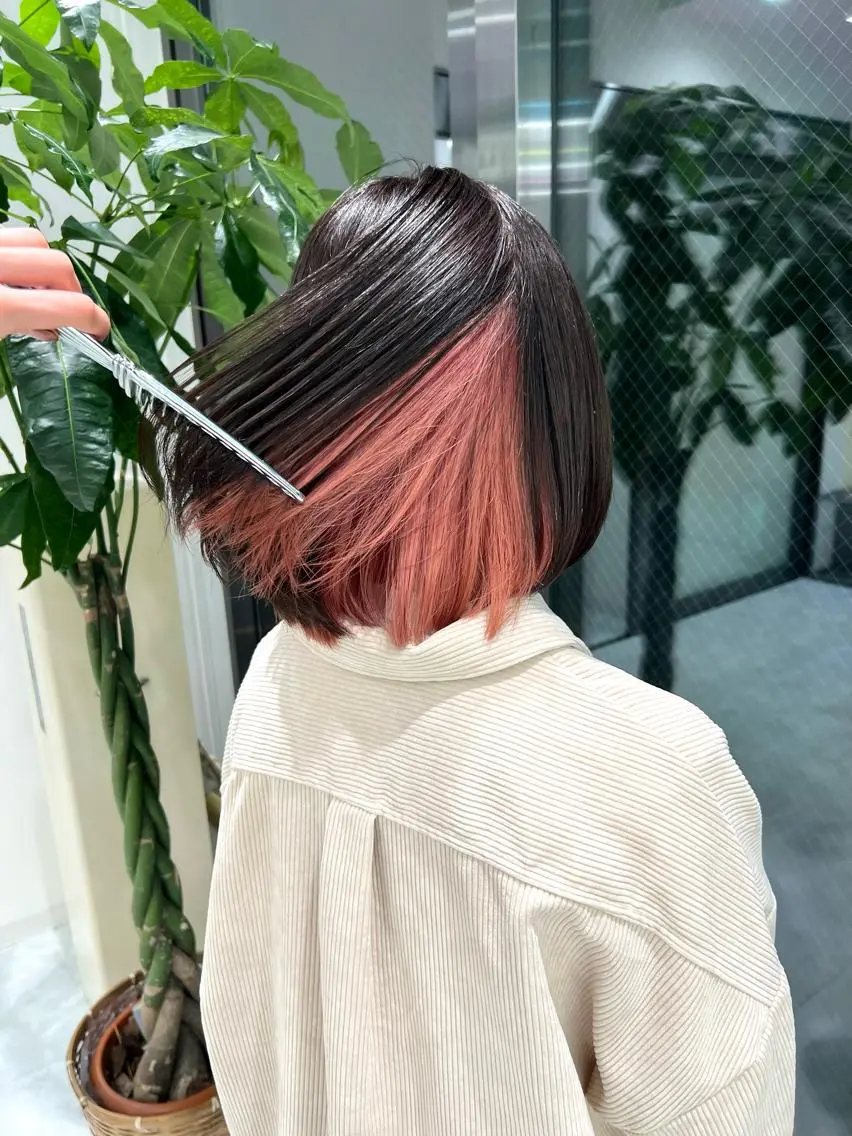 ミディアム カラー パーマ ヘアアレンジ メンズ キッズ ネイル マツエク・マツパ アイブロウ メンズハイトーン メンズインナーカラー ハイトーンカラー インナーカラー ピンクカラー KANAMI 🌏のヘアスタイル