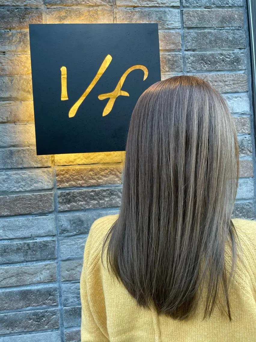セミロング カラー イルミナカラー カット ヘアカラー トリートメント 秋田 亜由美のヘアスタイル