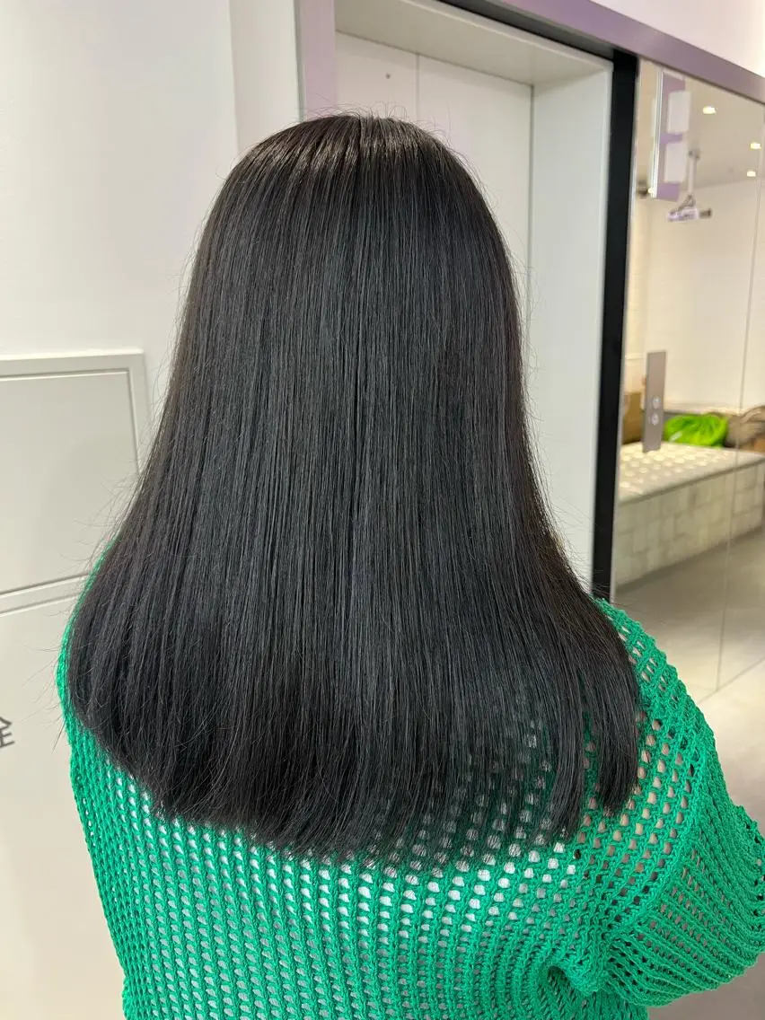セミロング カラー ヘアアレンジ 透明感カラー 🌼動き×透明感🩵 ハイトーン/ナナのヘアスタイル