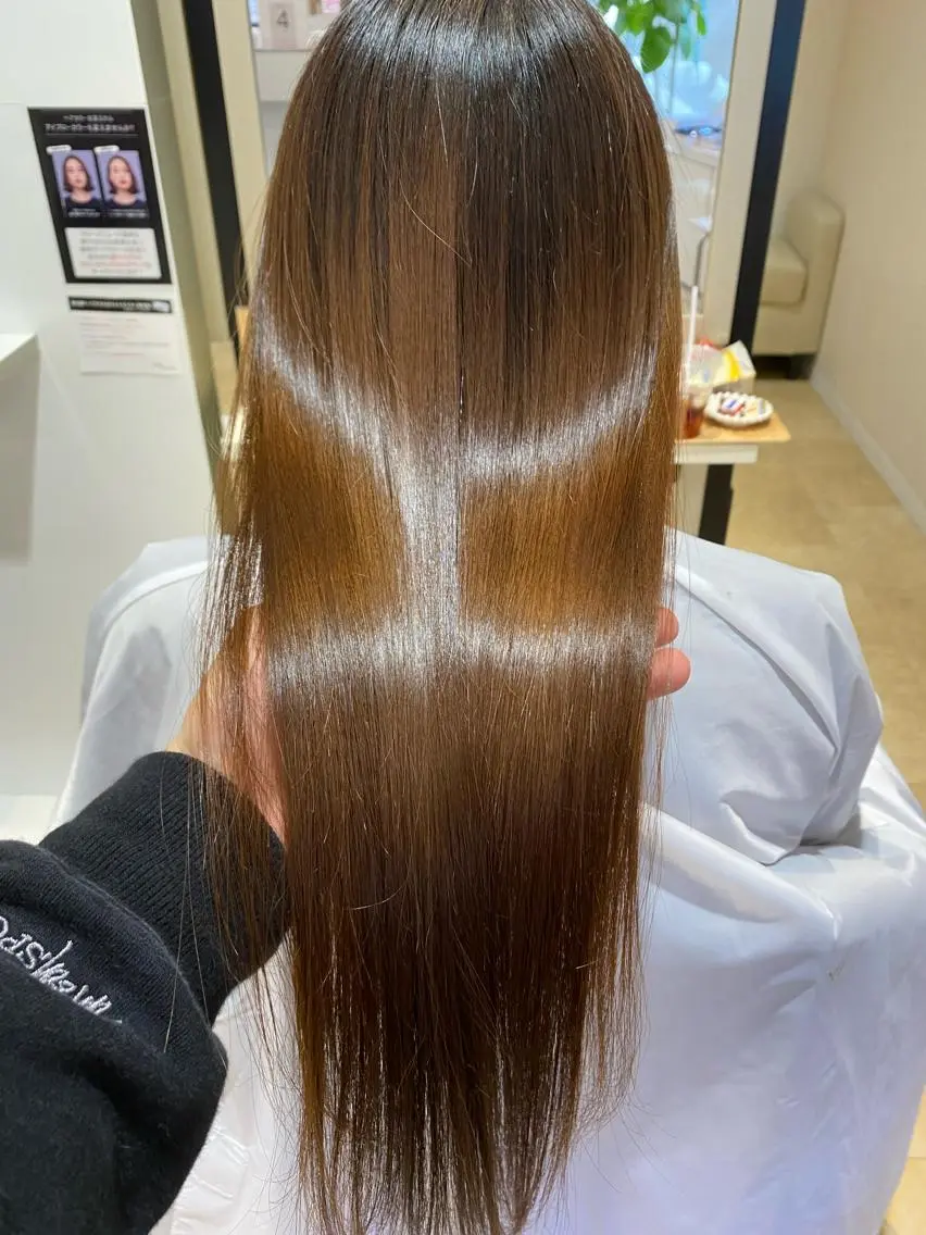 ロング カラー パーマ トリートメント 韓国🇰🇷レイヤー カットオリーブカラーのヘアスタイル
