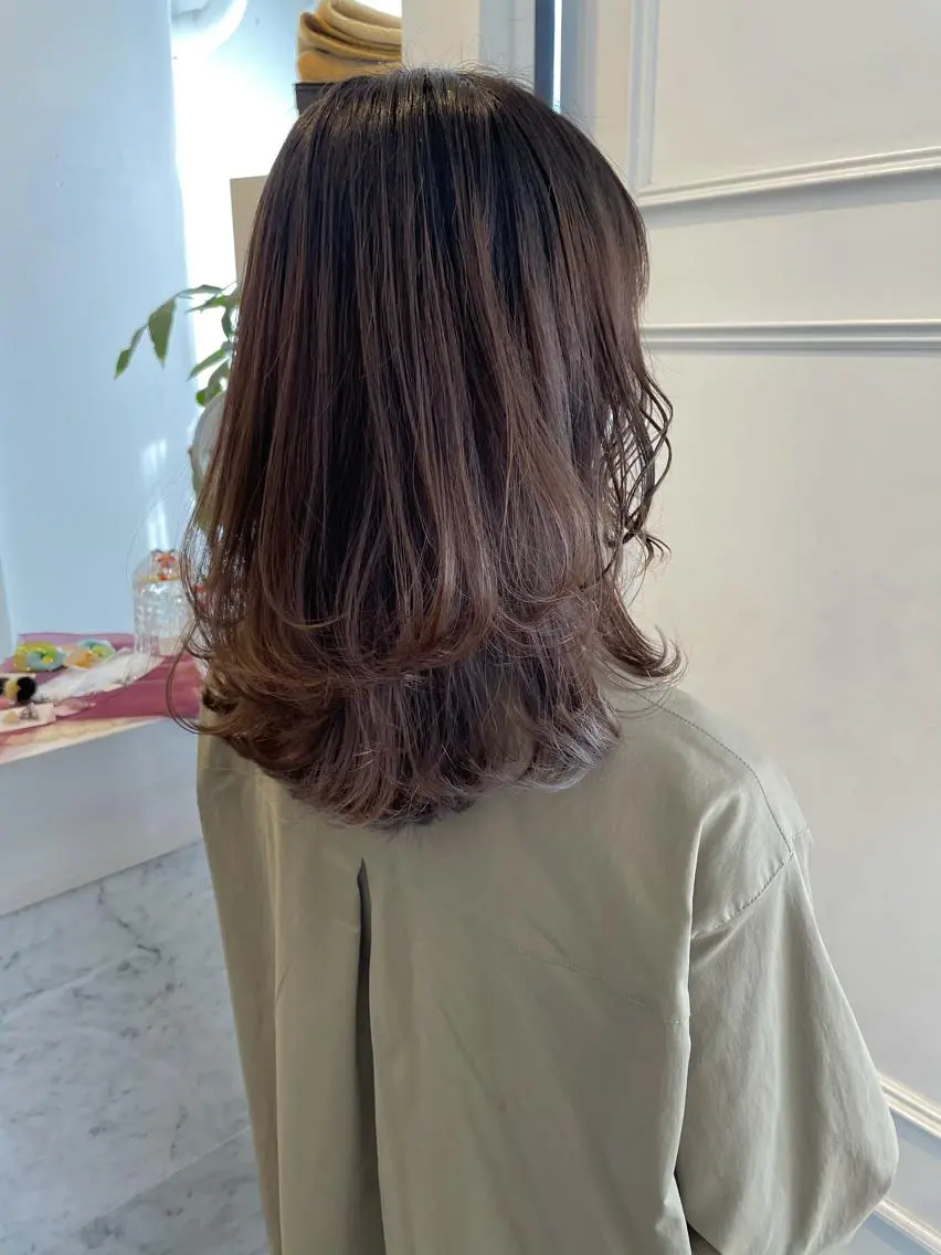 セミロング カラー インナーカラー レイヤーカット 安藤 佑衣のヘアスタイル