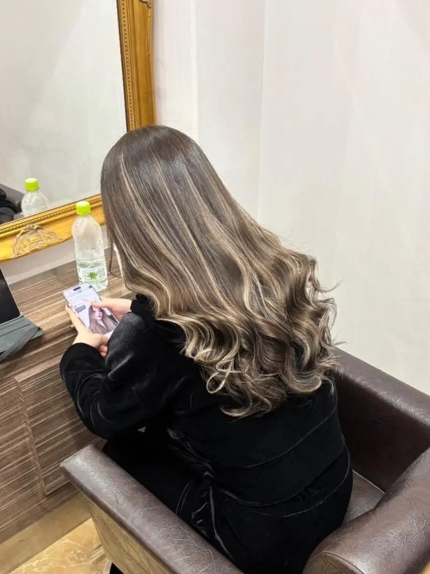 ロング カラー ヘアアレンジ シールエクステ バレイヤージュ ブリーチ ケアブリーチ ダブルカラー LIP 大阪本店 エクステ 堀谷和孝のヘアスタイル