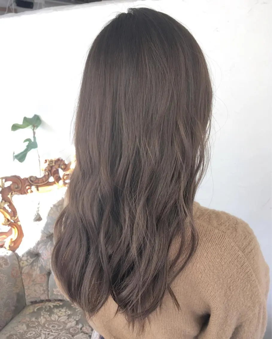 セミロング カラー パーマ ヘアアレンジ グレージュ エグチ アキラのヘアスタイル