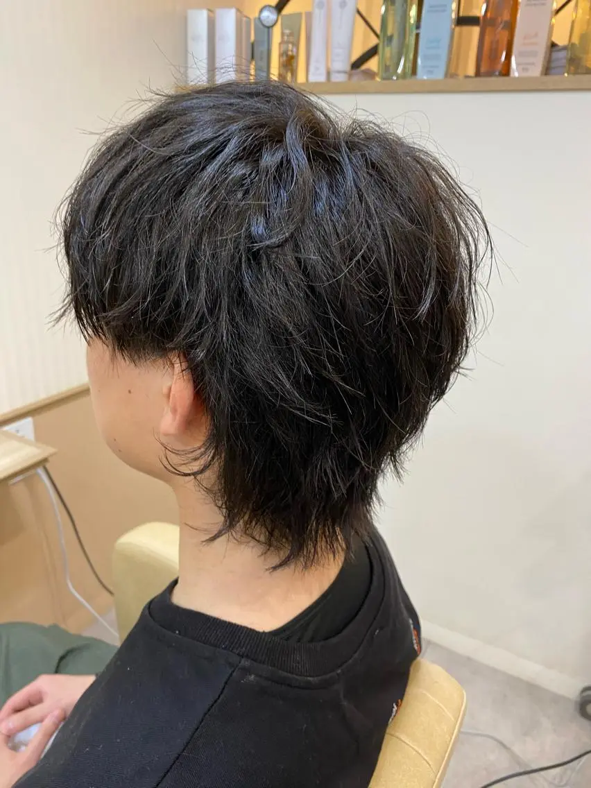 ショート メンズ センターパート マッシュウルフ マッシュ メンズウルフカット ウルフカット 高須 未紀也のヘアスタイル
