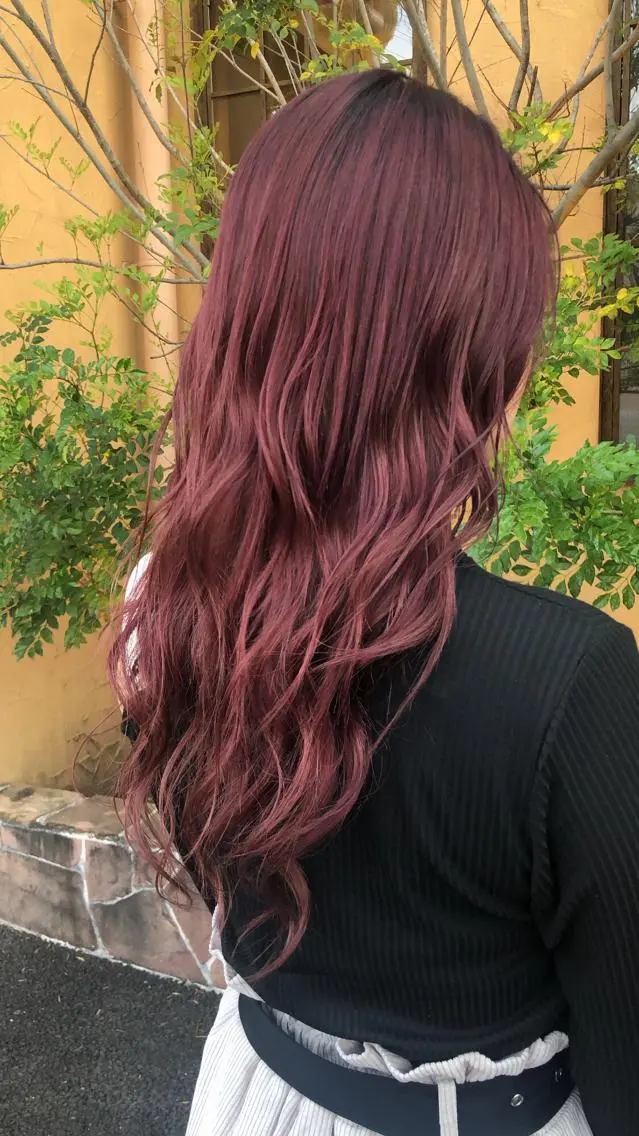 ロング カラー ブリーチ 川元 汐音のヘアスタイル