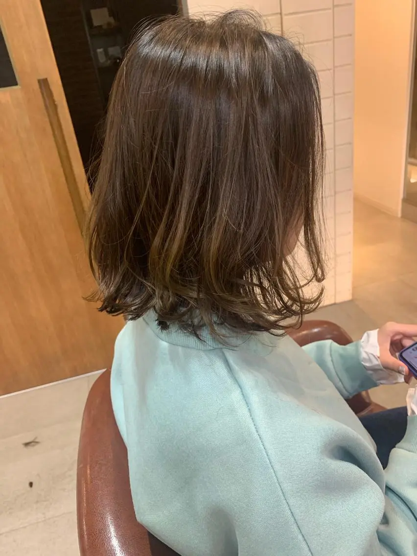 ミディアム 吉田 茉生のヘアスタイル