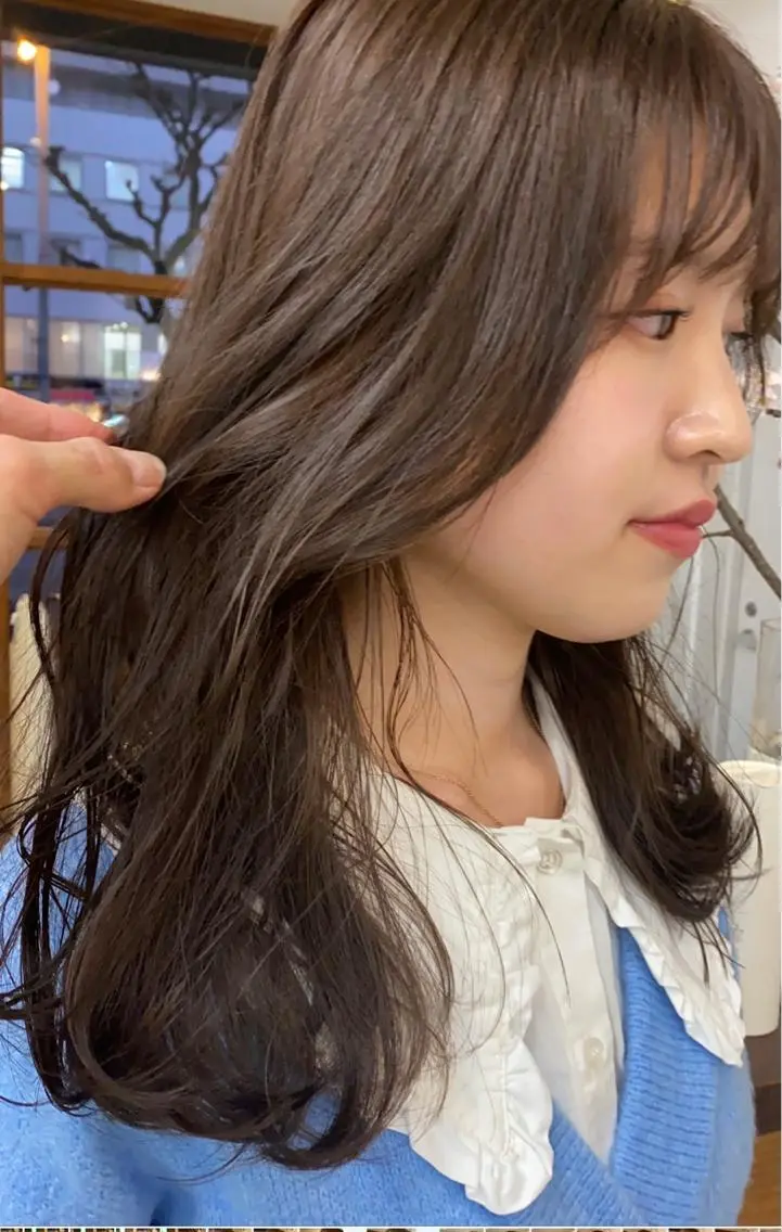 セミロング カラー セミロングパーマ バレイヤージュ ブリーチ ケアブリーチ デザインカラー カット ヘアカラー クロスパーマ× 透明感カラー✂︎のヘアスタイル