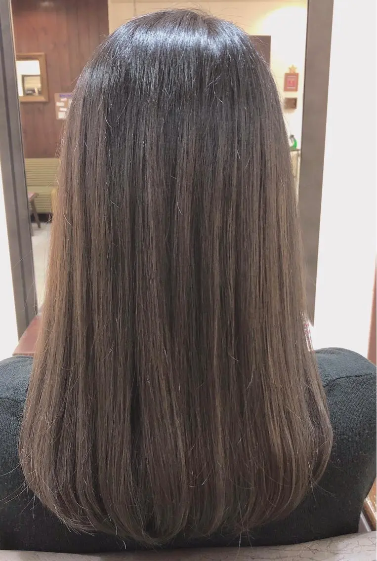 ロング カラー グレージュ カット 縮毛矯正 トリートメント 山本 琴乃🦭のヘアスタイル