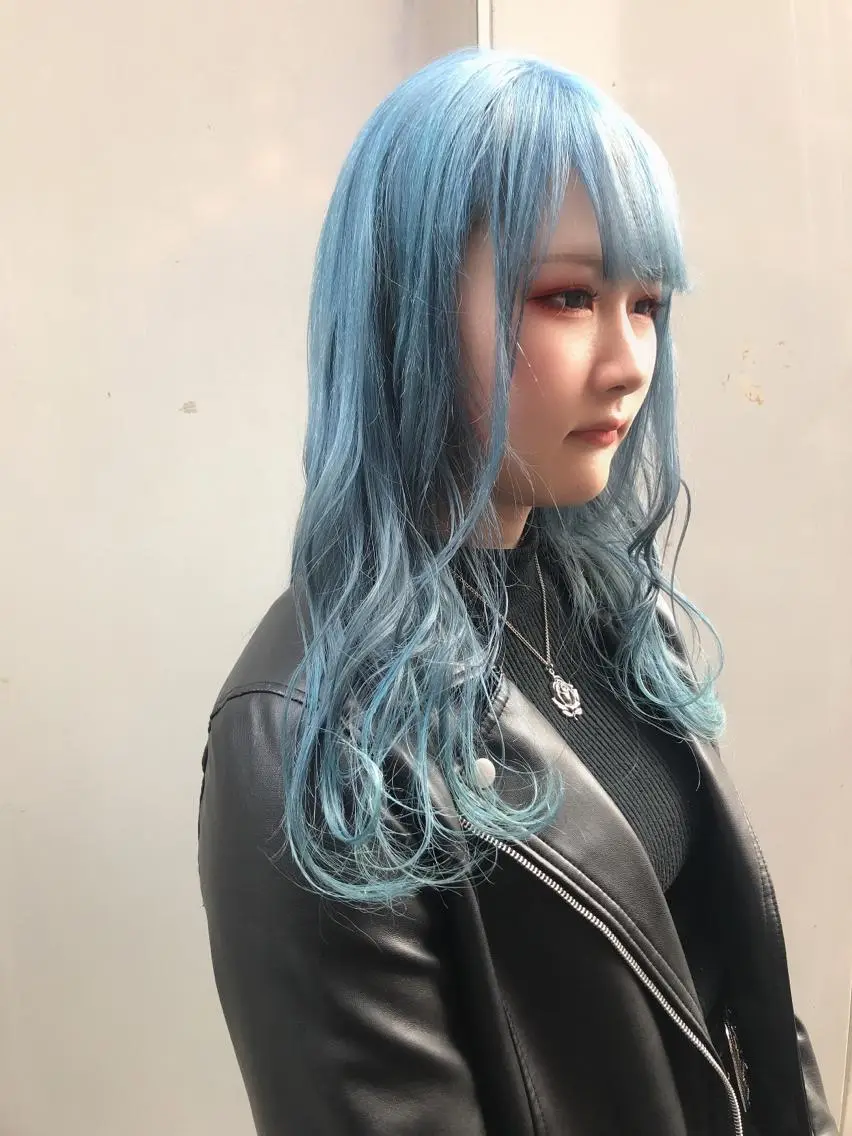 セミロング カラー ホワイト&レイヤーカ ットエクステ長畠俊輔のヘアスタイル
