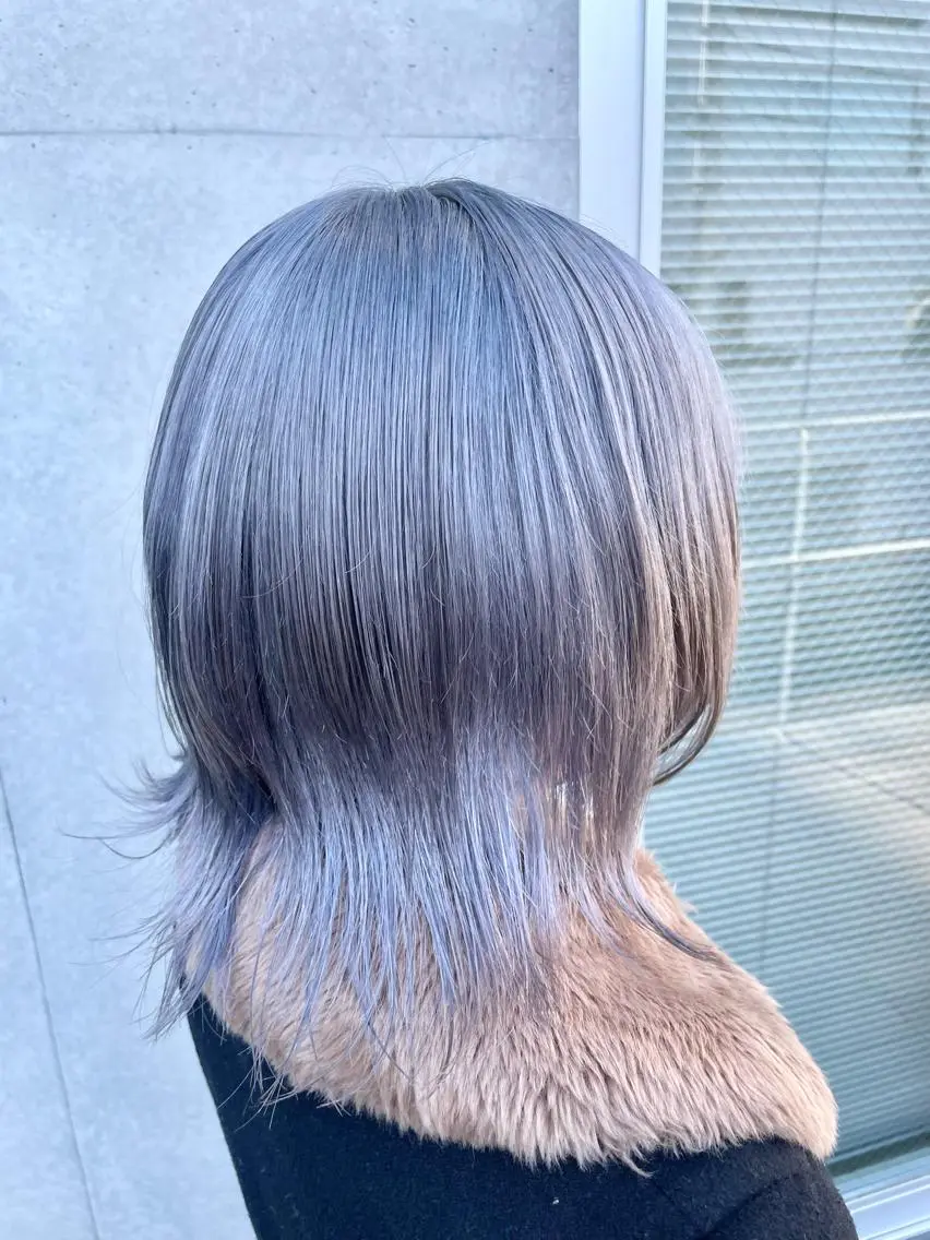 セミロング カラー インナーカラー 推し ブリーチ 髪質改善のヘアスタイル