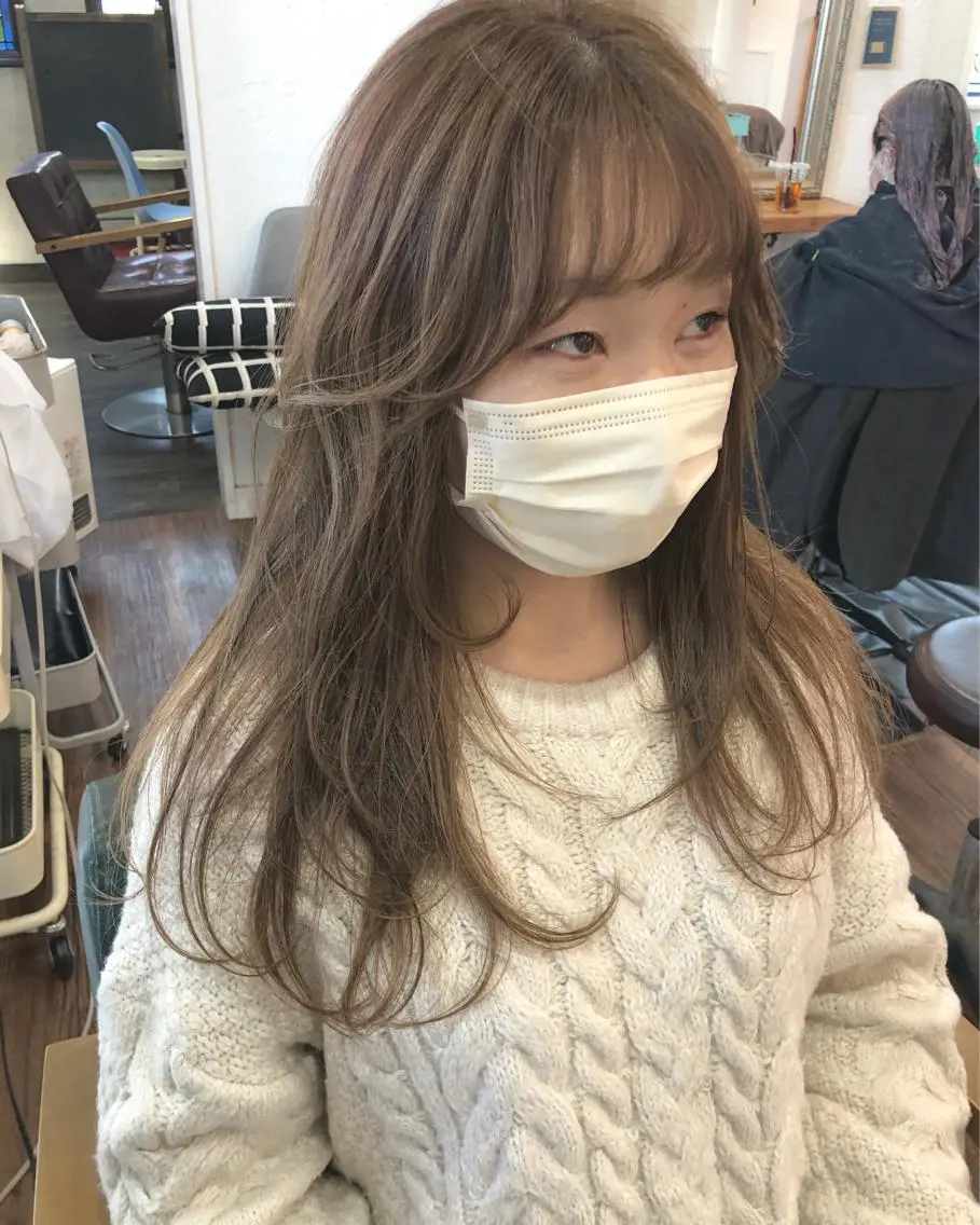 ロング カラー グレージュ ロング カット ヘアカラー 江原 彩華のヘアスタイル
