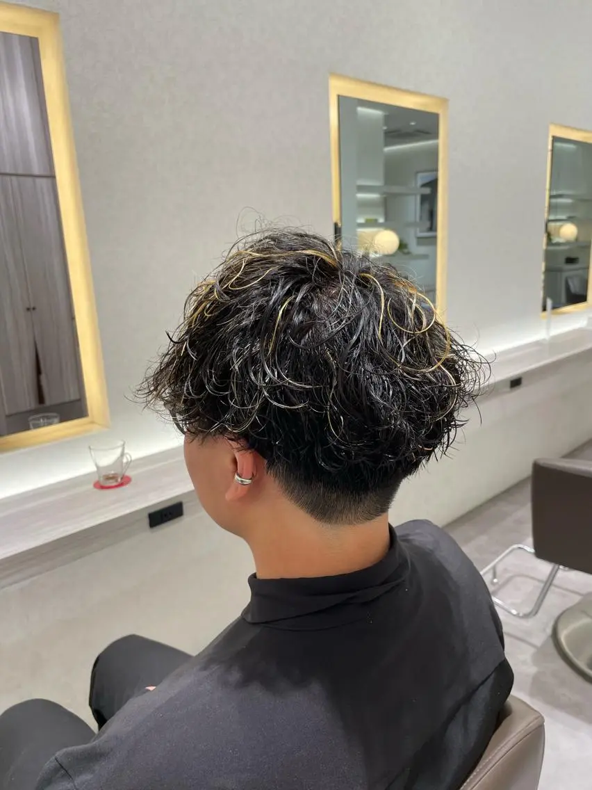 ショート カラー パーマ メンズ メンズブリーチ メンズハイライト メンズメッシュ メンズパーマ メンズツイストパーマ カット ヘアカラー パーマ メンズ特化/今池駅 徒歩1分/岡本一真のヘアスタイル