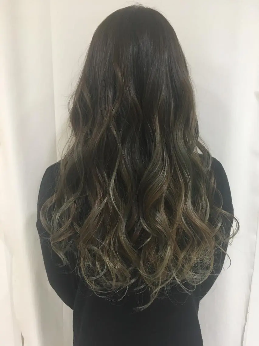 ロング カラー ヘアアレンジ アッシュ グラデーションカラー きむえり/髪質改善 /うねり広がり改善のヘアスタイル
