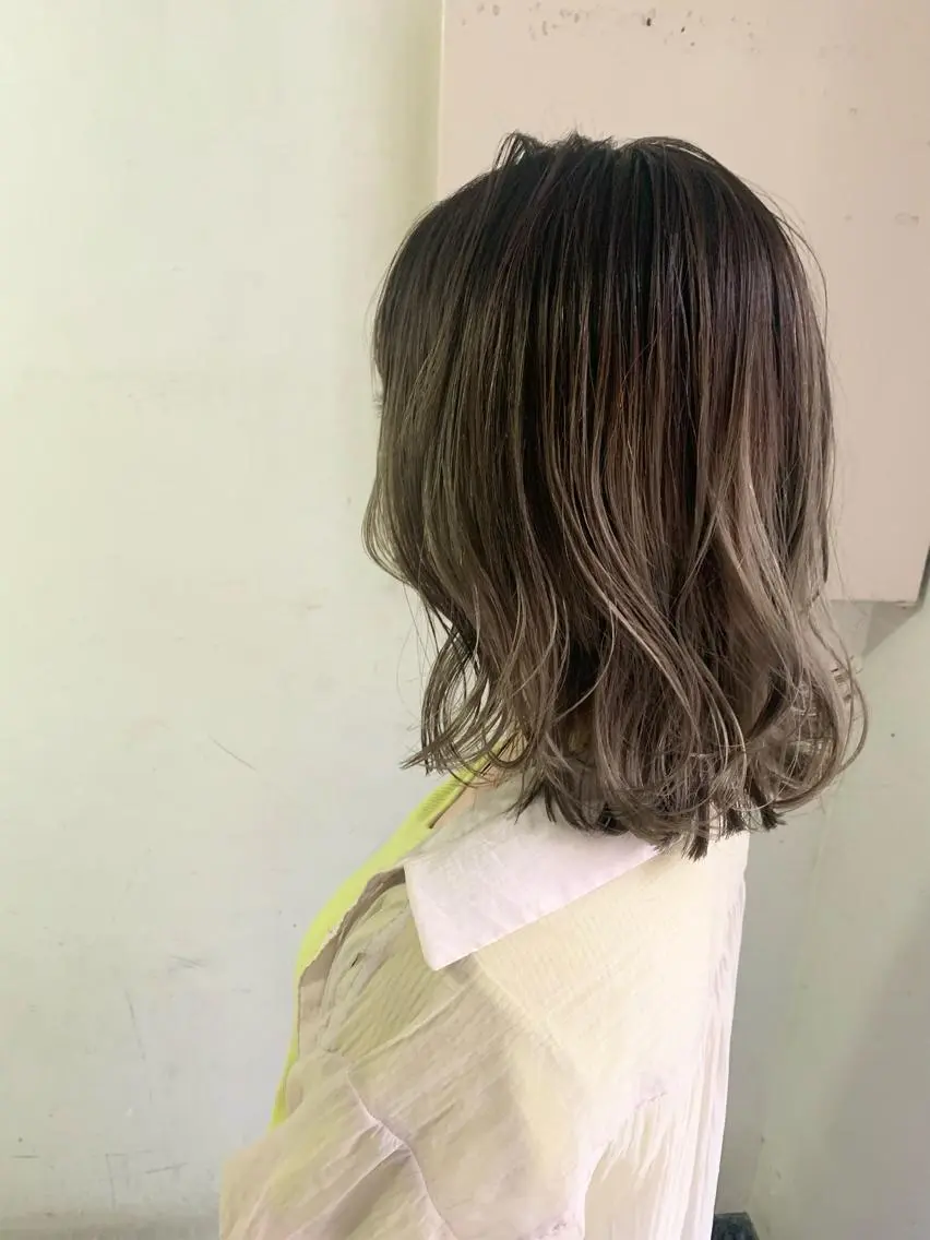 セミロング カラー 切りっぱなしボブ ベージュカラー ブリーチ ケアブリーチ デザインカラー ヘアカラー 🦕ウルフカット 🦕akihoのヘアスタイル