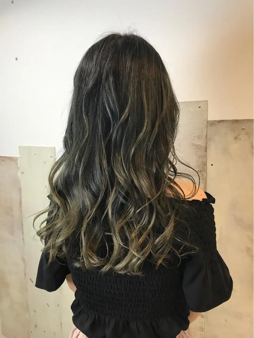ロング カラー AnFye cinq milleのヘアスタイル