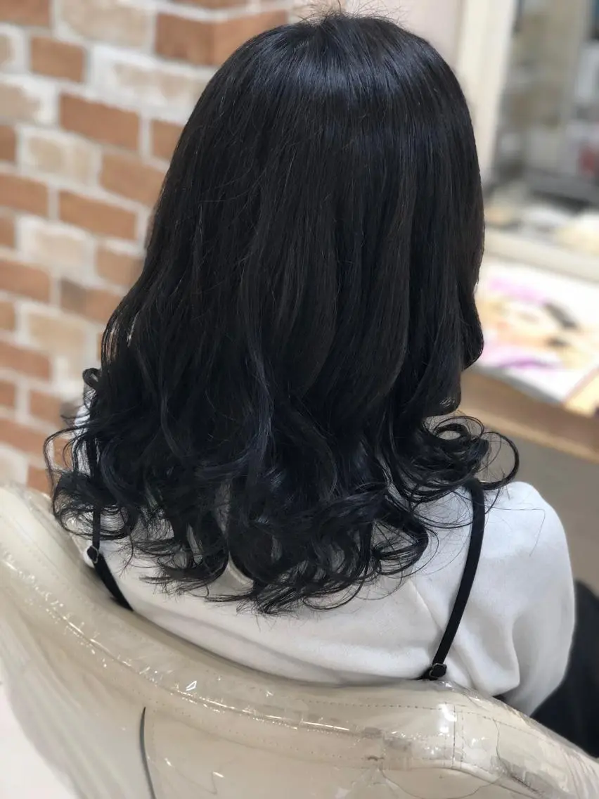 ミディアム カラー カット ヘアカラー トリートメント SHIRATORI MITSUKIのヘアスタイル