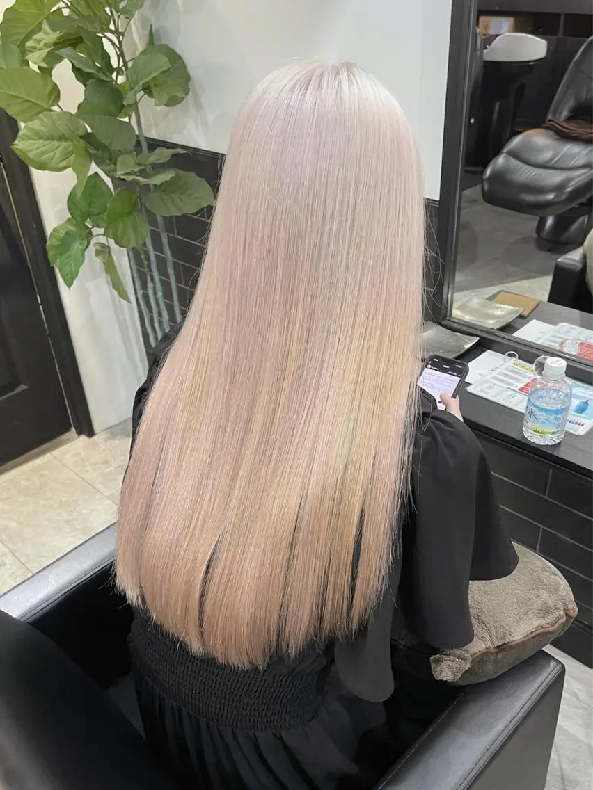 セミロング ハイトーンブリーチ 土坂　由志【京都】のヘアスタイル