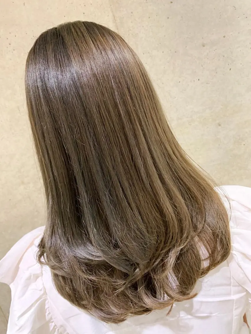 セミロング カラー ヘアカラー トリートメント ハイライトが 得意なニキです😊のヘアスタイル