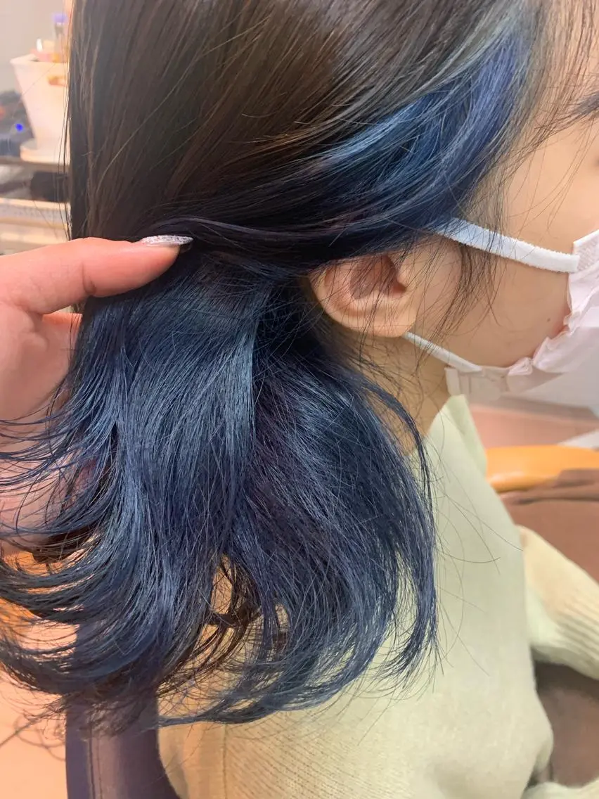 ミディアム カラー 小澤 志穂のヘアスタイル