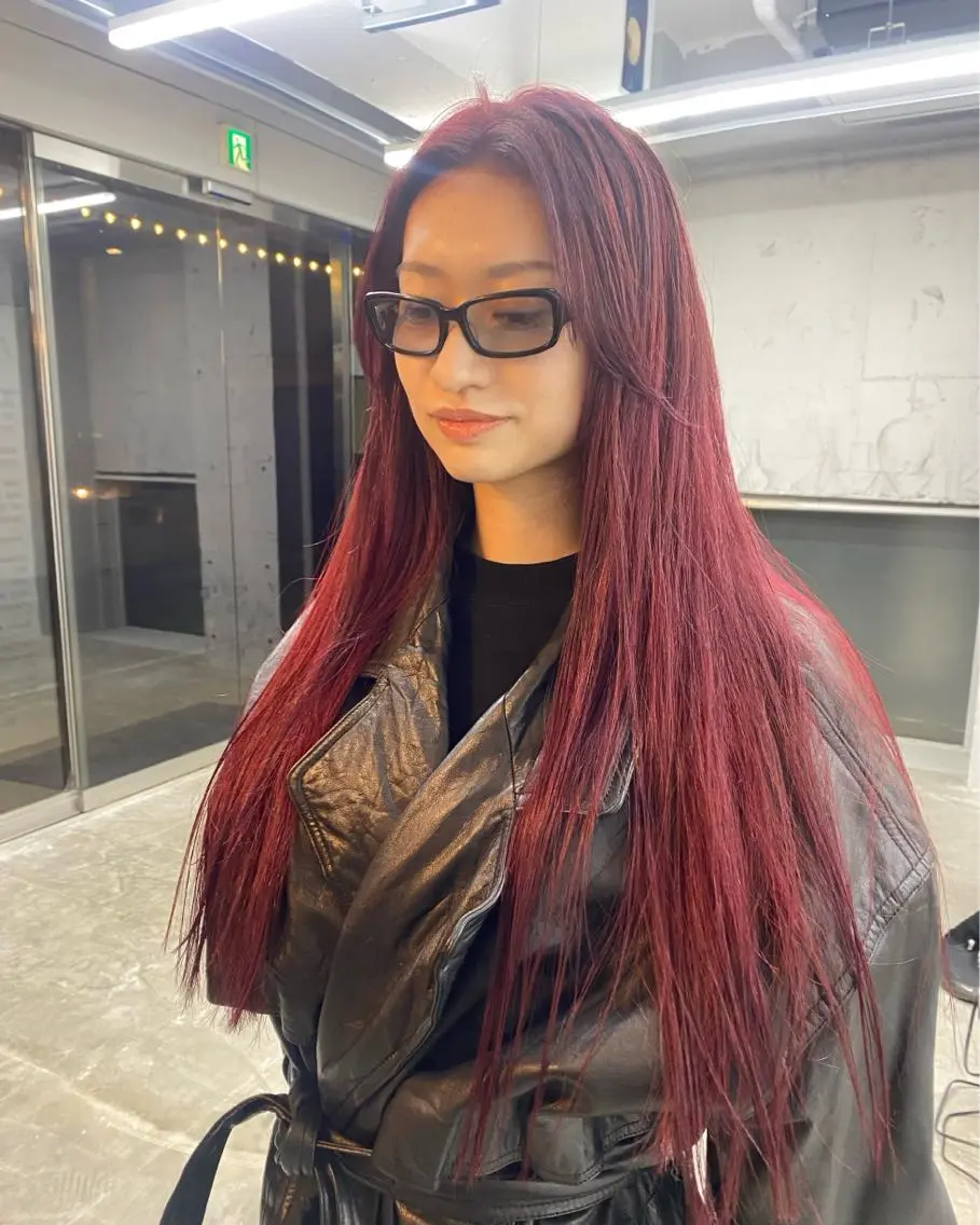 ロング カラー ブラウンカラー レッドカラー 大石 沙季のヘアスタイル