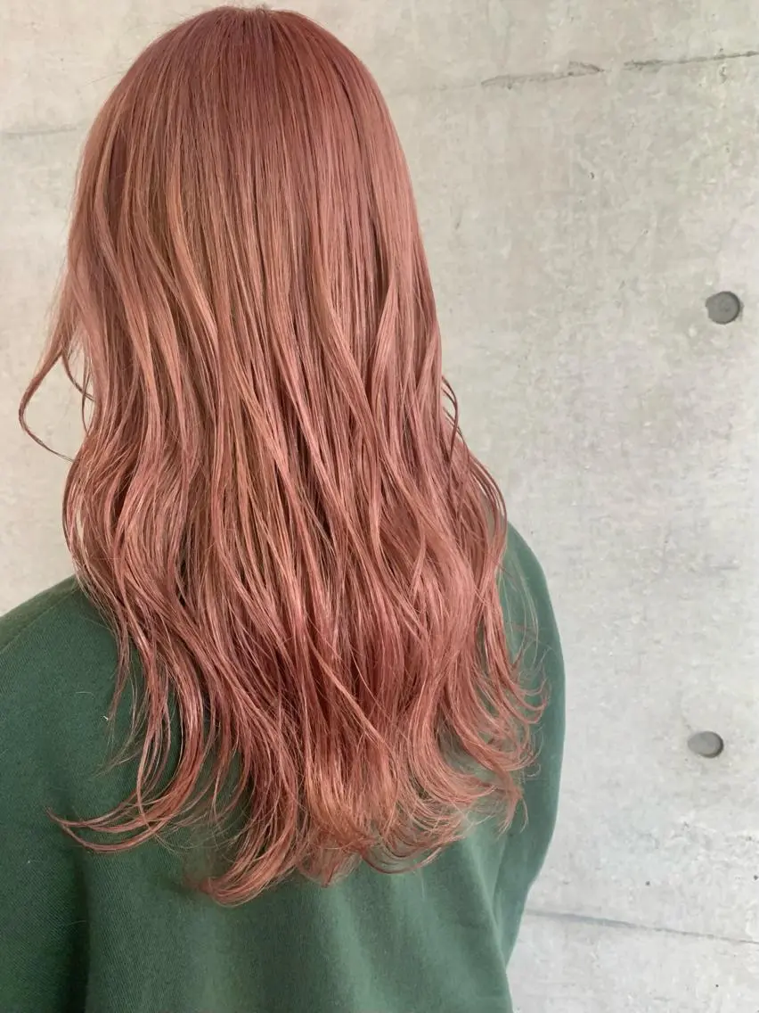 ロング カラー ベージュカラー ハイトーンカラー ピンクカラー ピンクベージュ ヘアカラー トリートメント 西岡 優太のヘアスタイル