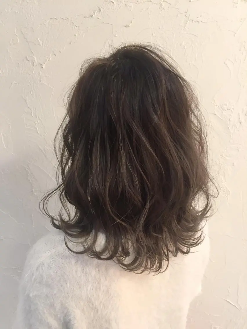 ミディアム カラー グラデーションカラー カット ヘアカラー 韓国レイヤー外国人風 透明感カラー髪質改善のヘアスタイル