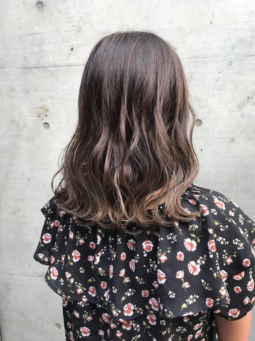ミディアム カラー ベージュカラー ブラウンカラー チョコレートブラウン ハイライトカラー ハイライト ヘアカラー 店長担当🌟 矢吹ガブリエル🌟のヘアスタイル