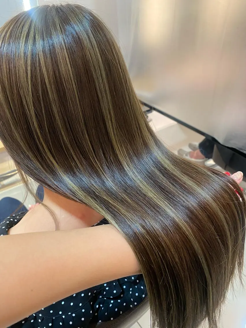 ロング カラー ベージュカラー ハイライトカラー ハイライト カット ヘアカラー トリートメント 🐥波巻き/メンズ/ ショート🐥いとみなのヘアスタイル