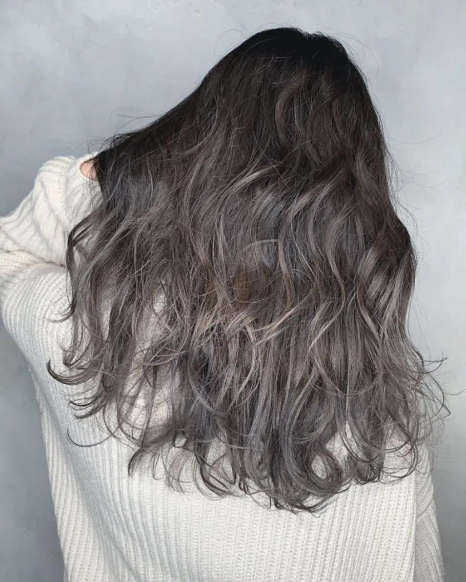 セミロング カラー パーマ バレイヤージュ グラデーションカラー ハイトーンカラー メッシュ レイヤーカット newi grande 横浜店のヘアスタイル