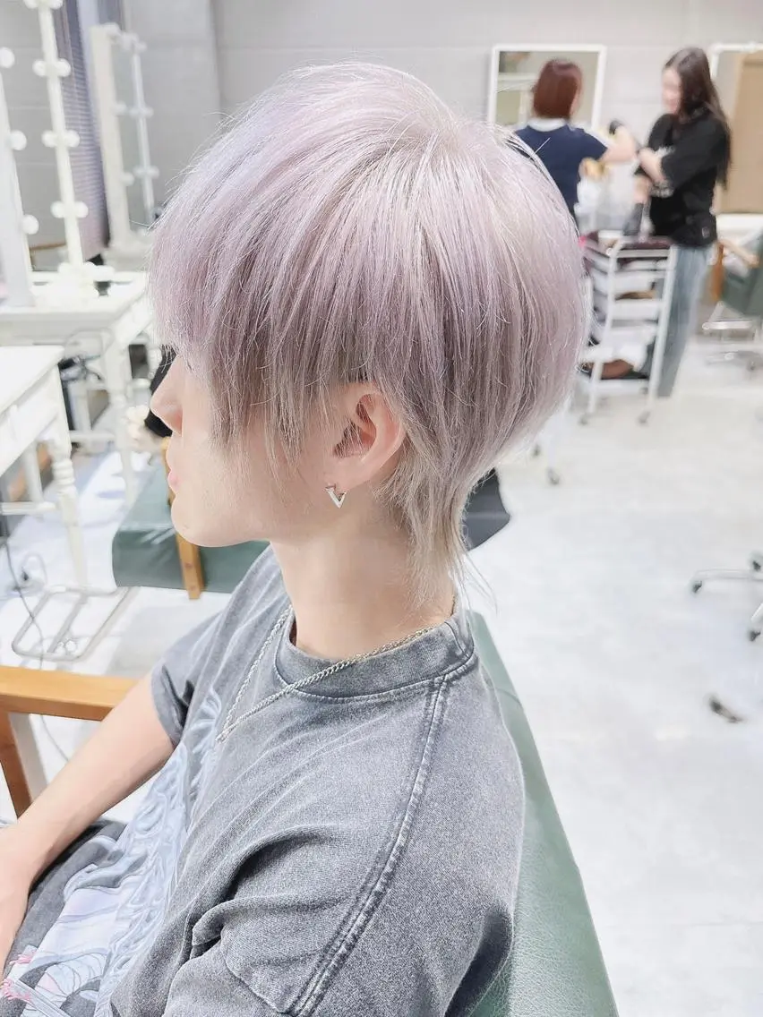 ショート ヘアアレンジ カラー ハイトーンカラー ラベンダーカラー Days 透明感カラーのヘアスタイル