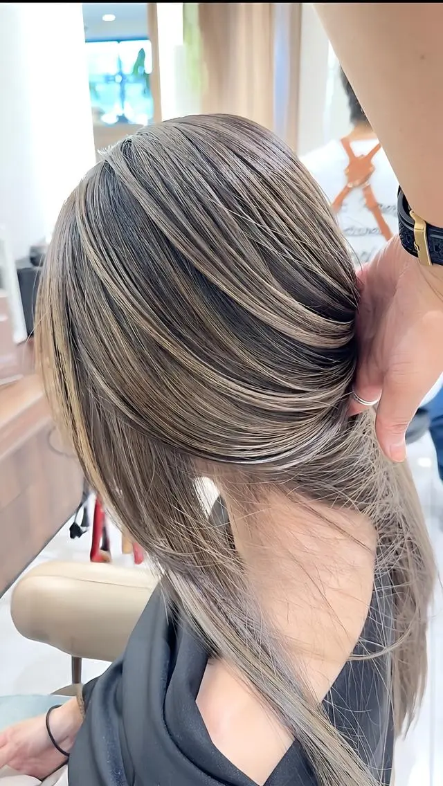 ロング カラー バレイヤージュ 髪質改善 レイヤーカット カット ヘアカラー トリートメント 山崎俊輔/髪質改善 /バレイヤージュのヘアスタイル