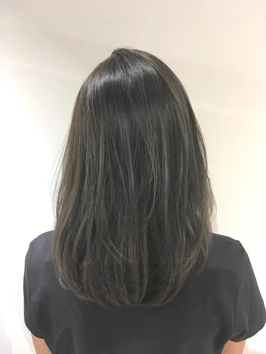 ミディアム カラー ブリーチ グレージュ ブリーチなしカラー yoshi ☆のヘアスタイル