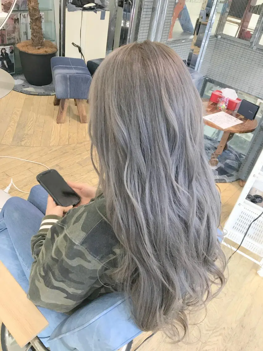 ロング カラー ヘアアレンジ シルバー ホワイトシルバー カット トリートメント 松井 敬太郎のヘアスタイル