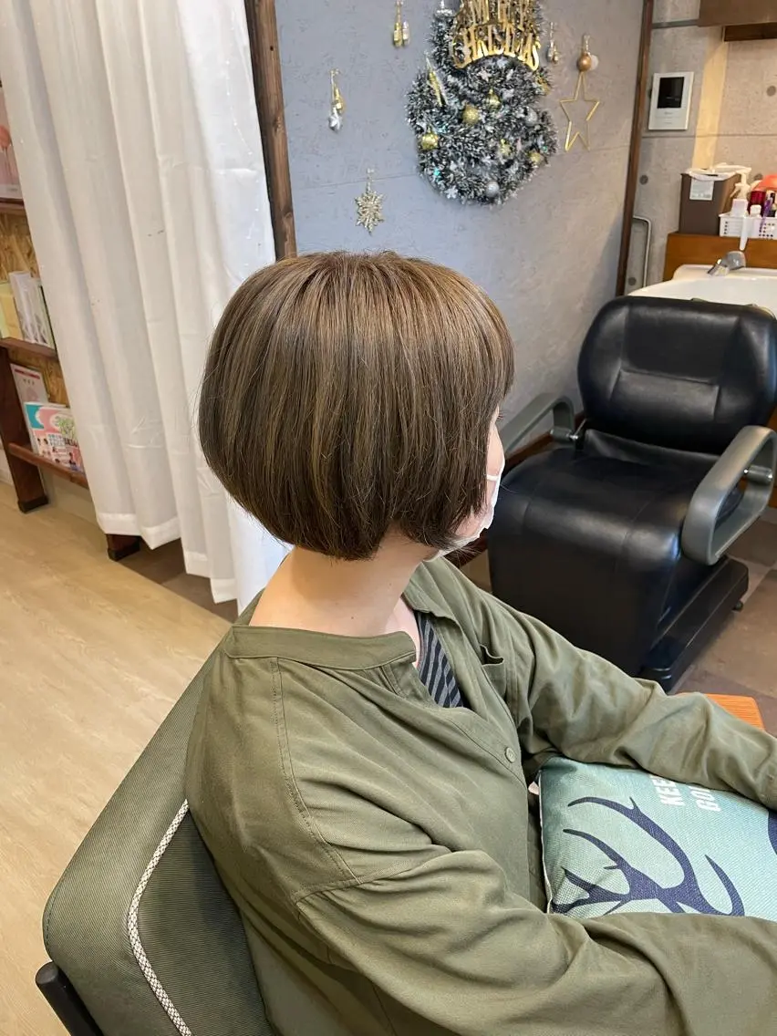 ショート カラー ブルーカラー ブルージュ ダブルカラー グレージュ ボブ カット ヘアカラー トリートメント HempBeauty 浅野アサミのヘアスタイル