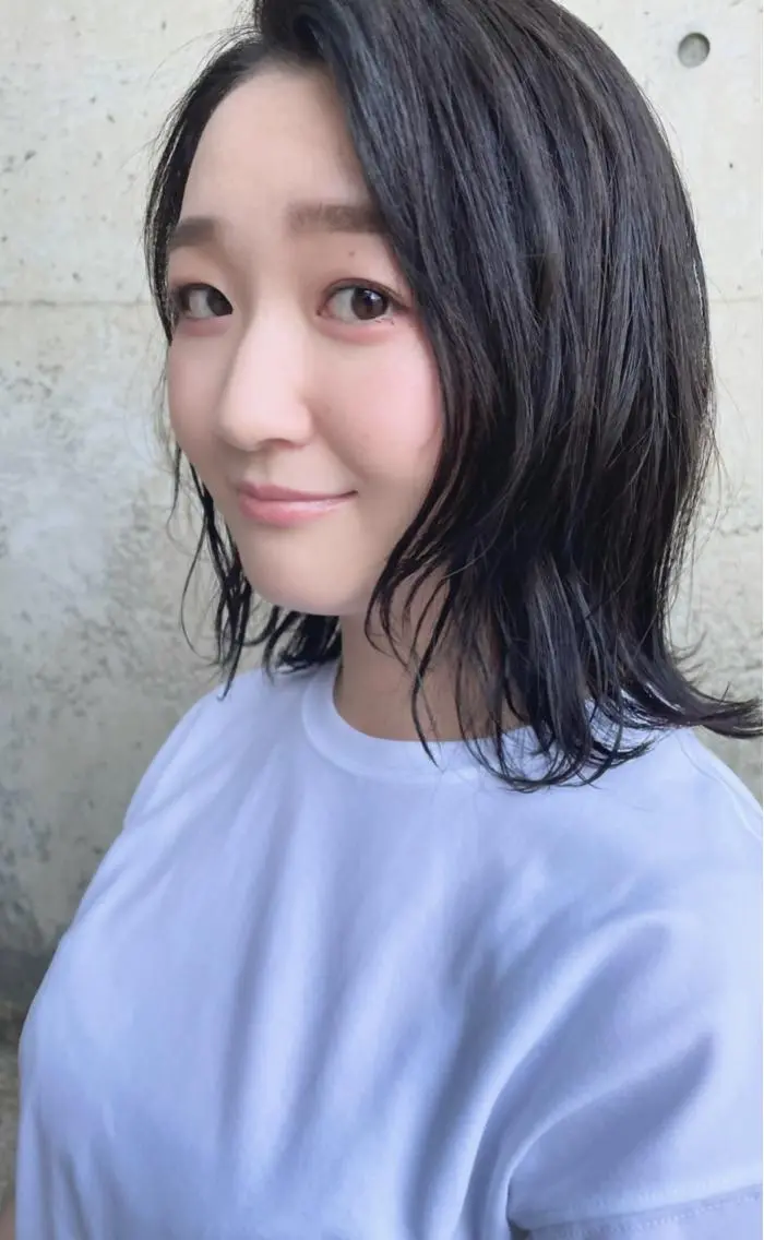 ミディアム カラー 日高 香織のヘアスタイル