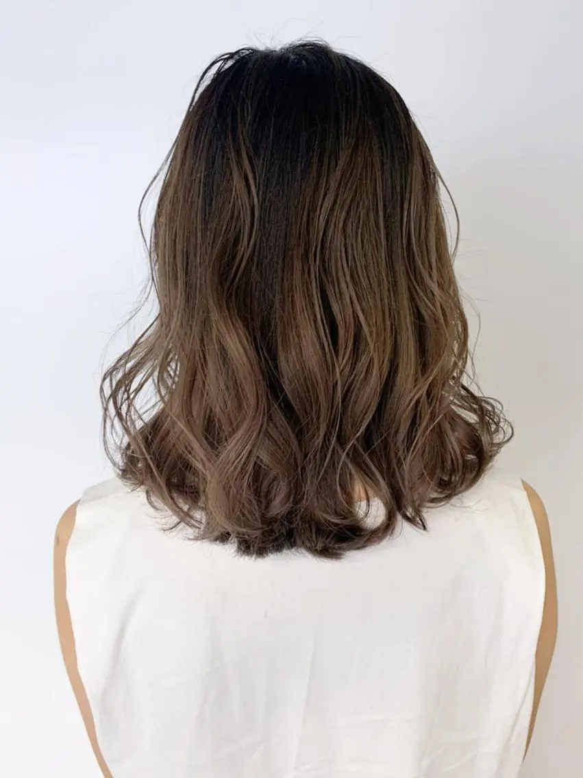 ミディアム カラー パーマ ヘアアレンジ バレイヤージュ レイヤーカット ITbyALBUM 浦和店のヘアスタイル