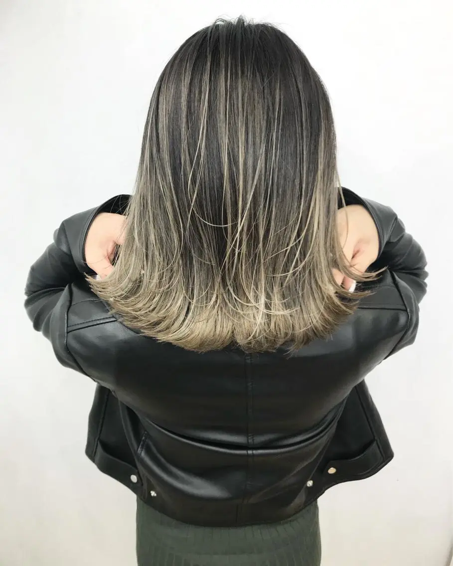 ミディアム カラー バレイヤージュ レイヤーカット ヘアカラー トリートメント ブリーチカラーレイヤ ーカット🦋annaのヘアスタイル