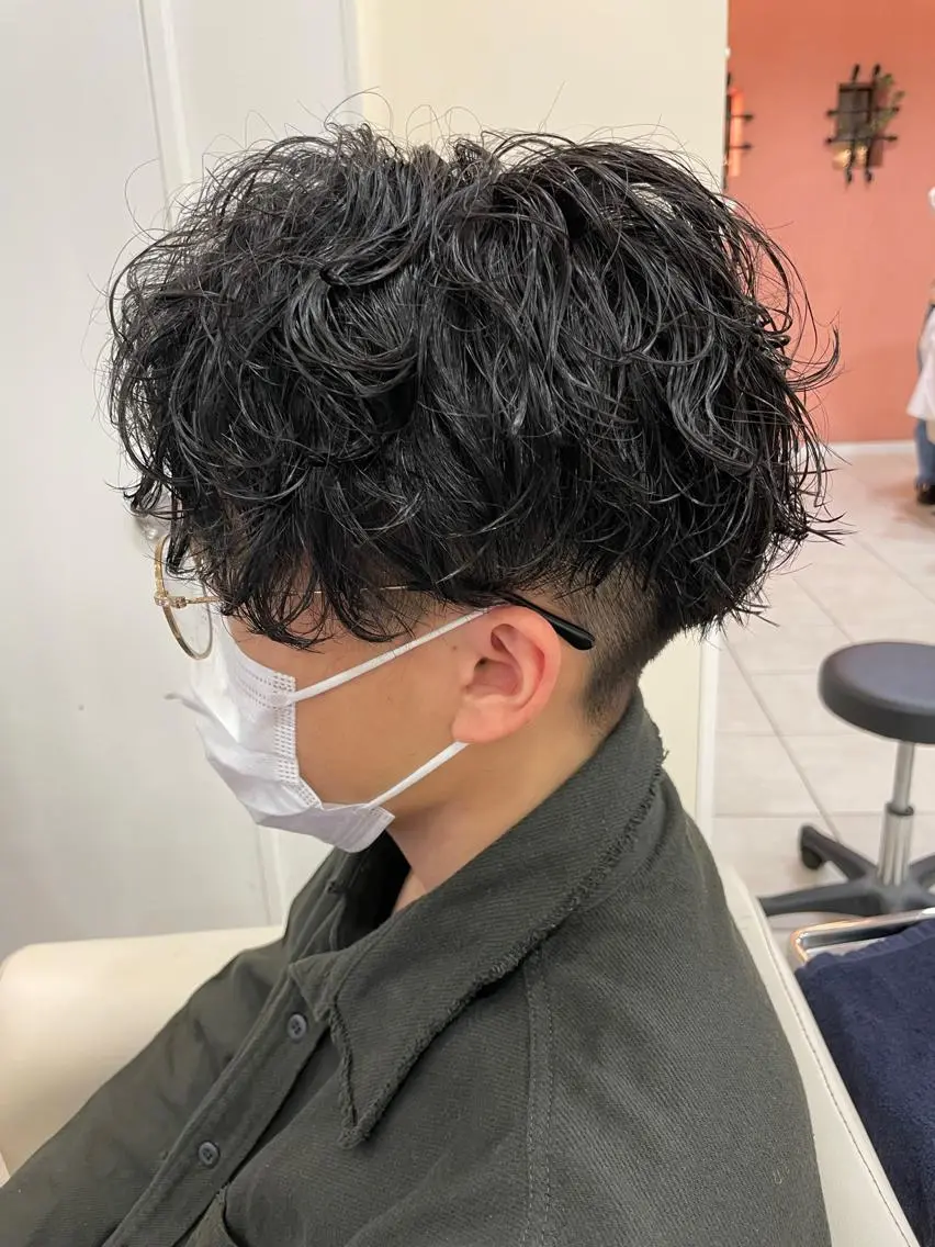 ショート パーマ メンズ センターパート カット パーマ 大澤　裕貴 【メンズカット】のヘアスタイル