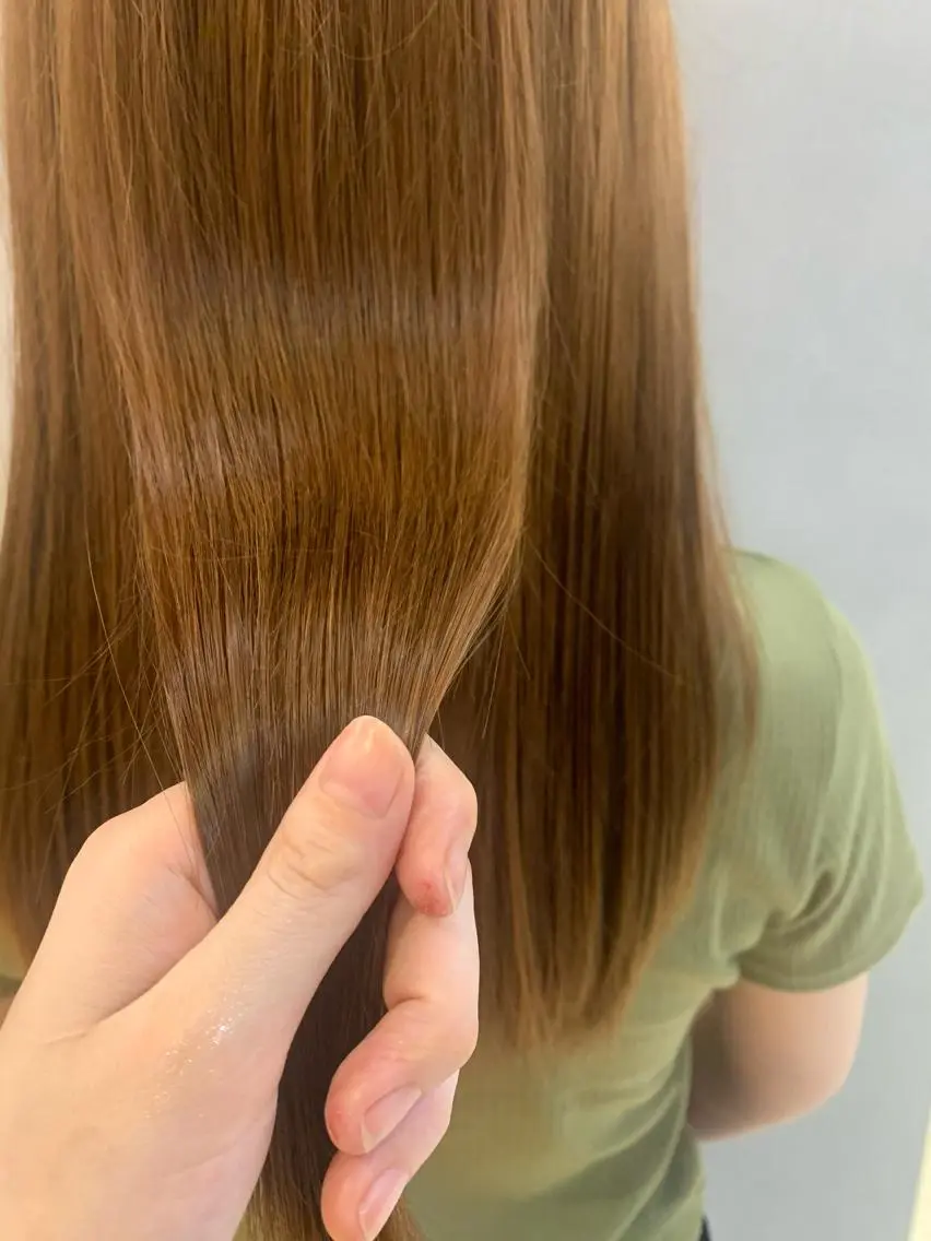 ロング くせ毛 外国人風カラー ハイライト 髪質改善 似合わせカット ヘアカラー トリートメント 土佐 優奈のヘアスタイル