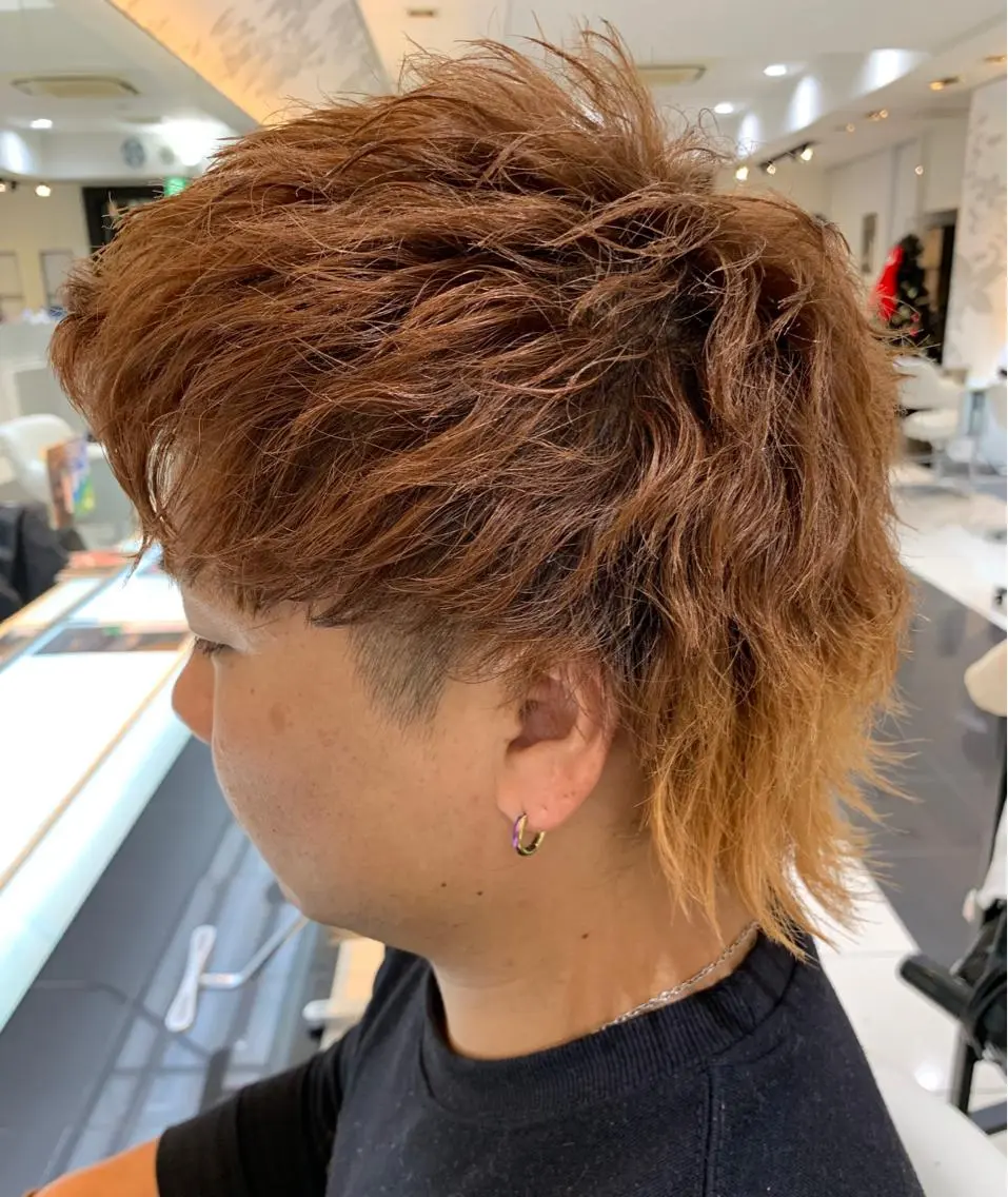 ショート パーマ メンズ メンズブリーチ メンズパーマ メンズウルフカット ウルフカット スパイラルパーマ 赤み消しカラー /透明感カラー 上長のヘアスタイル
