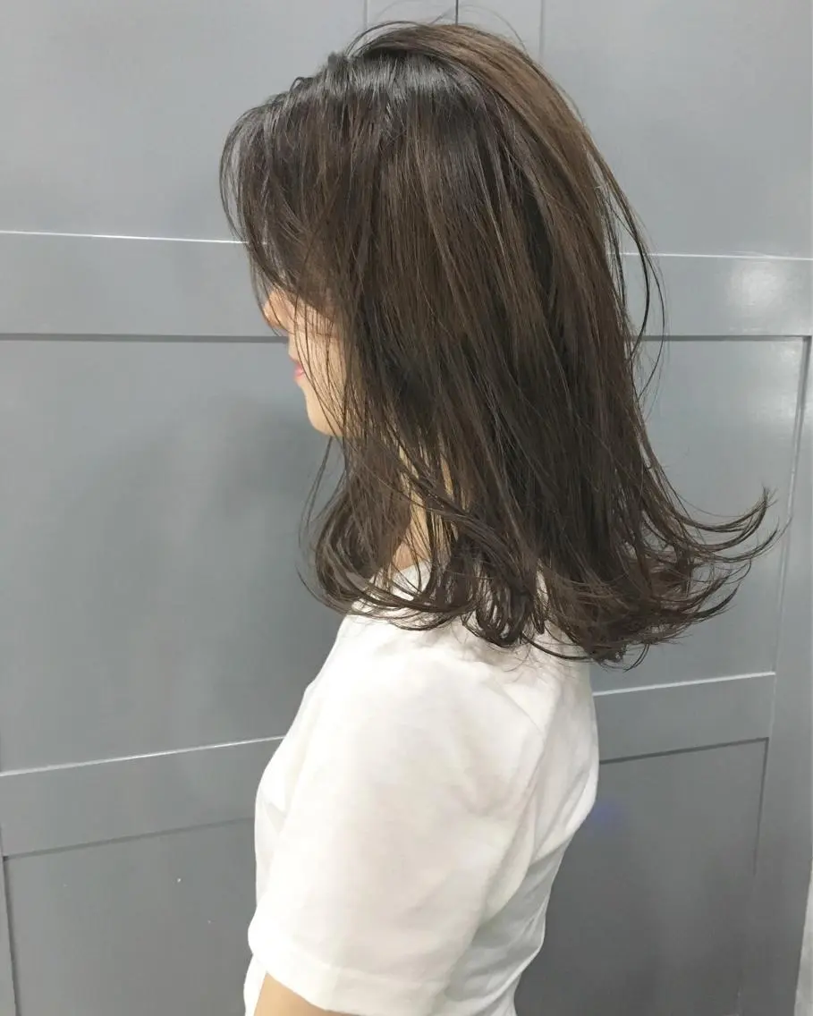 ミディアム カラー グレージュ レイヤーカット BLend 渋谷のヘアスタイル
