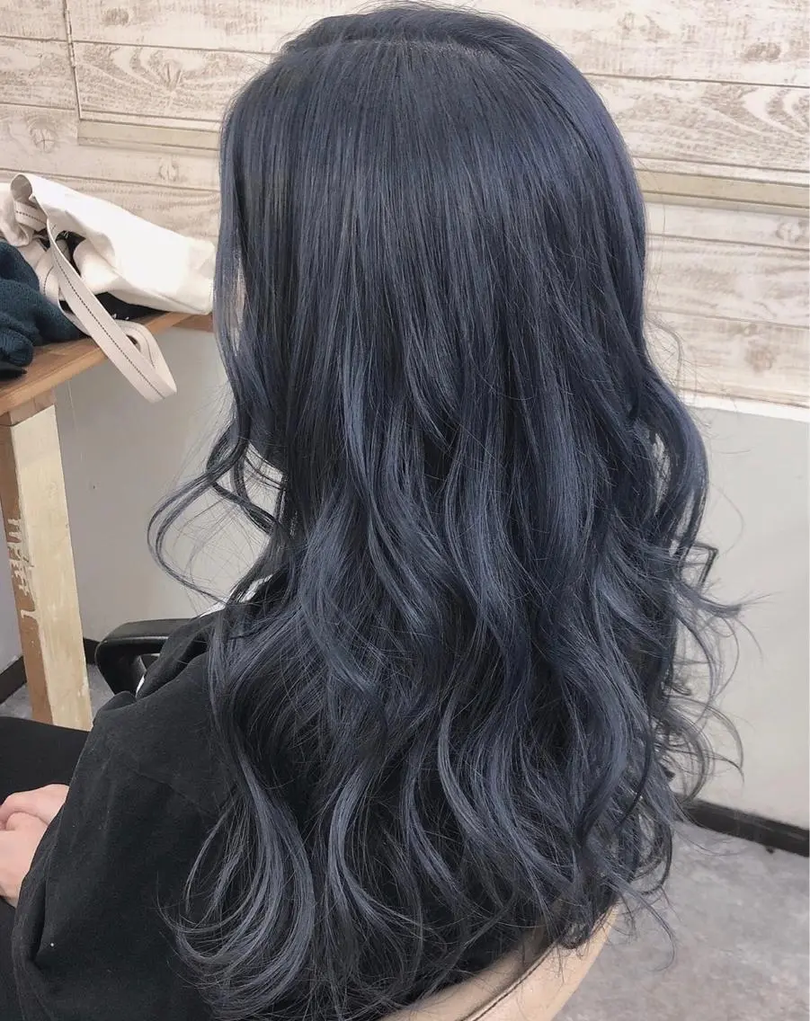 ロング カラー ダークグレー Monica RIEのヘアスタイル