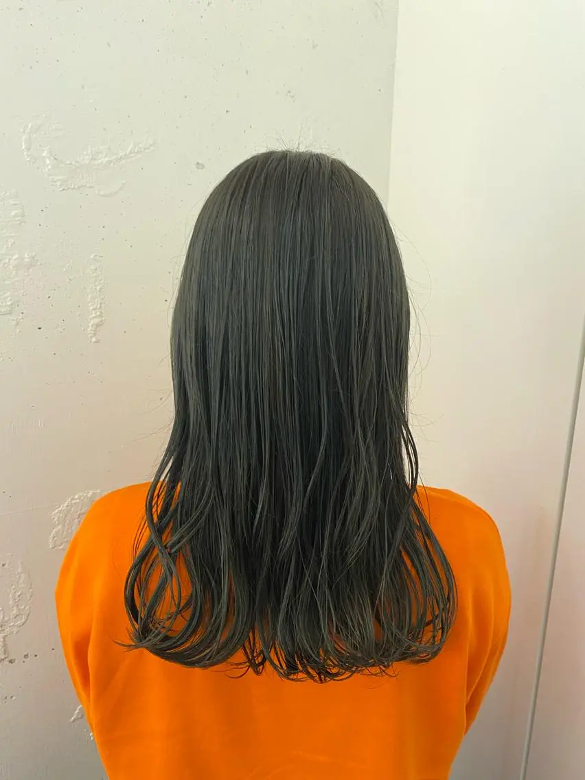 ロング カラー ブリーチ 透明感カラー グレージュ ブリーチなしカラー 関 桃萌果のヘアスタイル