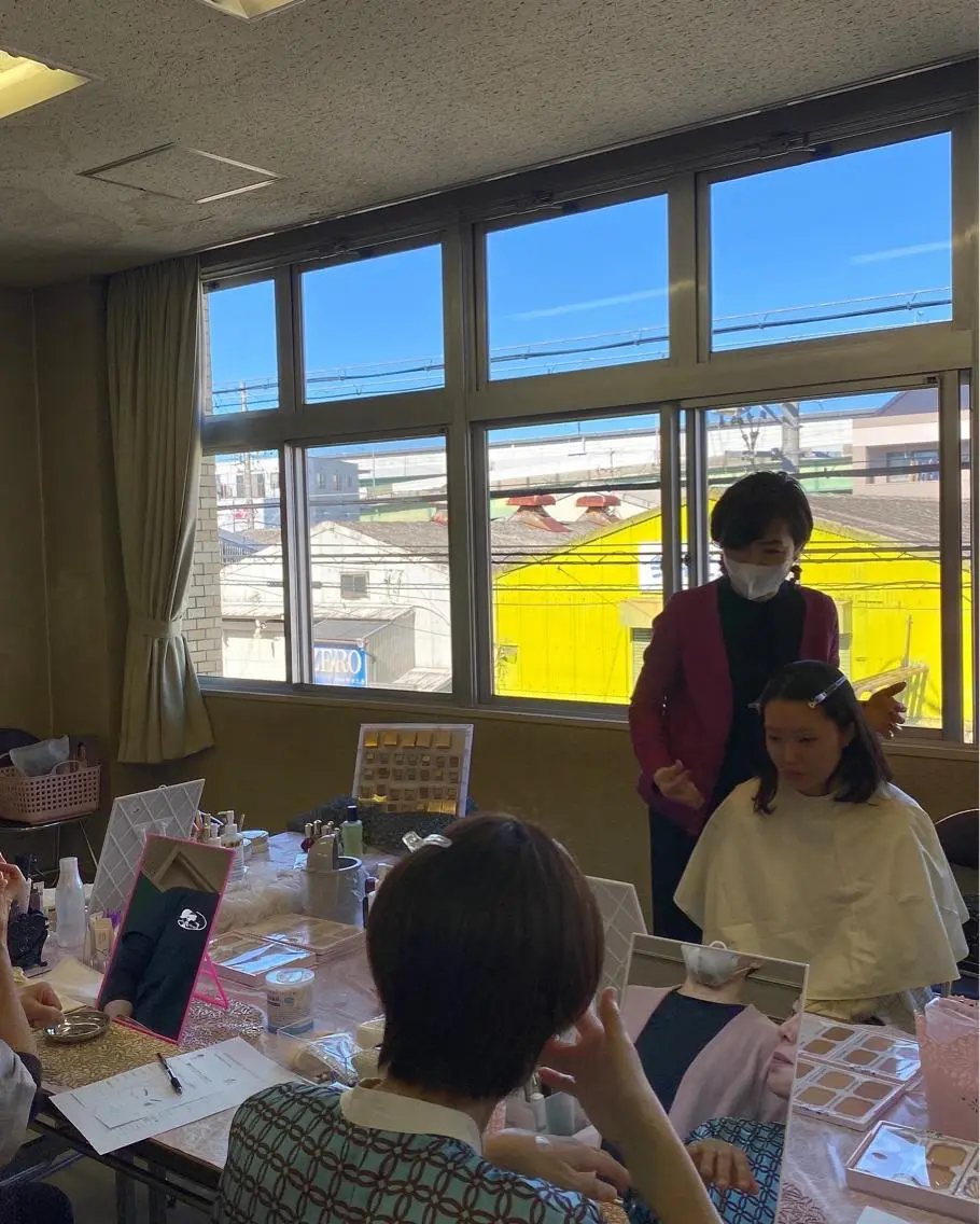 アイブロウ 丸の内ヒルズ 今井琴恵のエステ・リラクイメージ